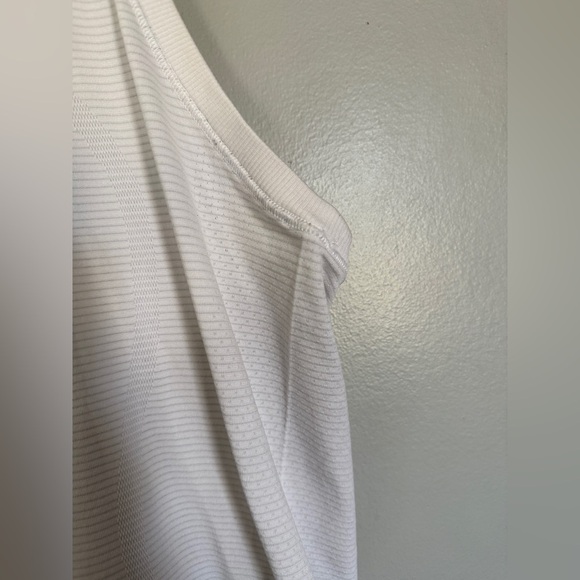 Lululemon Clear and Present Muscle Tank - Picture 4 of 4
